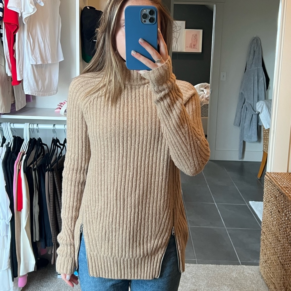 Abercrombie & Fitch sweater